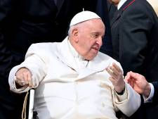 Le pape François, hospitalisé à Rome, a passé “une bonne nuit”