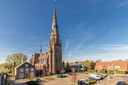 De Clemenskerk is een echte blikvanger in de wijk Baardwijk.