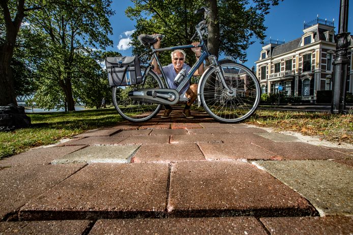 Slechte fietspaden in Deventer, het is Van Roessel al jaren een doorn in het oog.