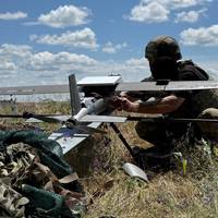 Brand op Russische raffinaderij na aanval Oekraïne • Gewonden na aanval op Kiev