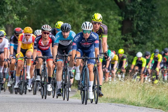 Koersen op het glooiende Hageland bij Ossendrecht.