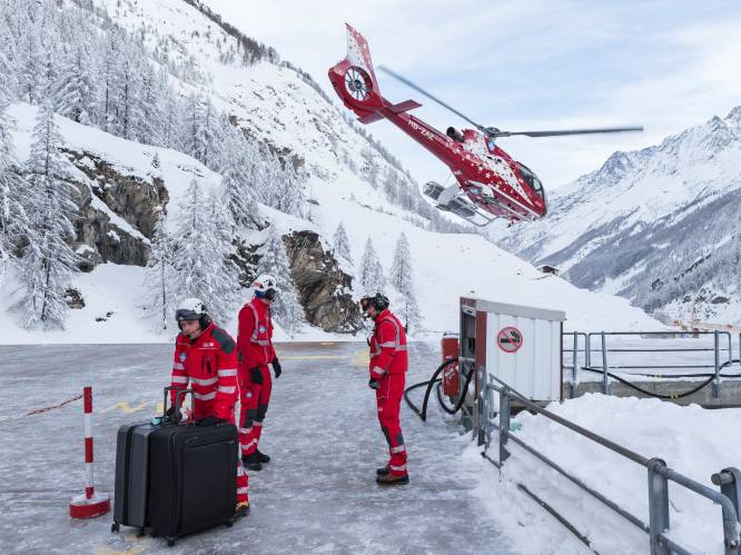 Duizenden toeristen die in Zermatt vastzitten dan toch met helikopter geëvacueerd