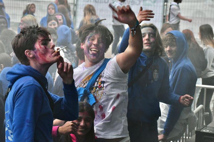 In Roeselare vierden ze de 50 dagen in plaats van de 100 dagen. De jongeren gingen vanaf 6u 's morgens uit de bol op het Polenplein.