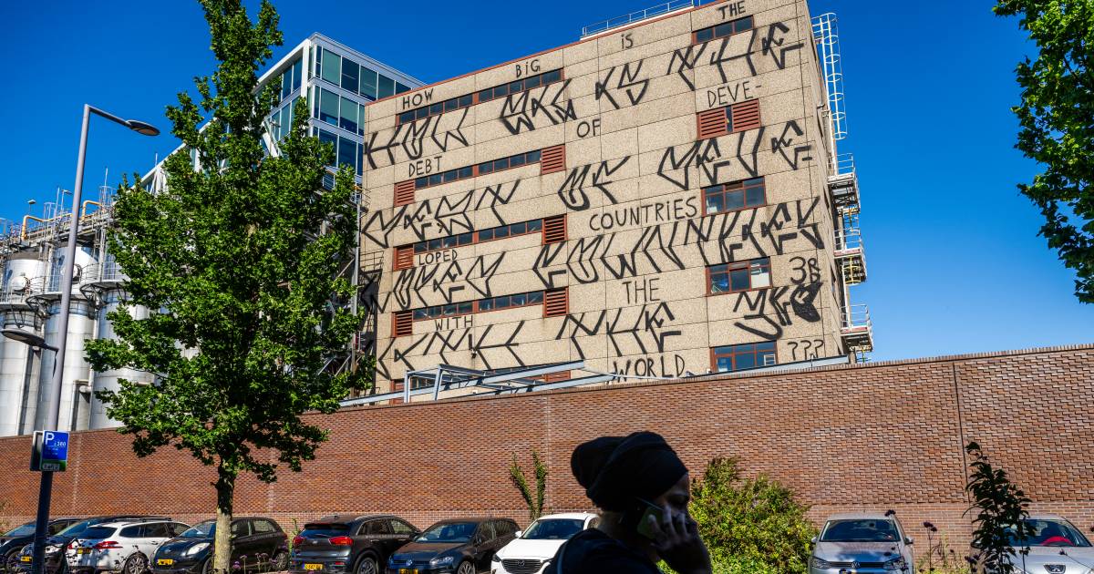 Les habitants regardent soudain une fresque murale « brute » : « Personne n’aime ça » |  Rotterdam