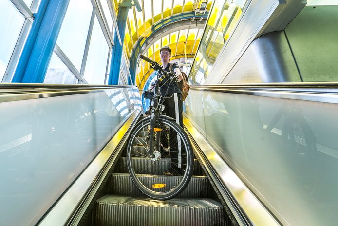 Fietspad over de A12: lift en roltrap Mandelabrug straks overbodig voor ...