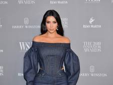 Robe moulante et dénudée: Kim Kardashian se rend au Vatican sans respecter le code vestimentaire