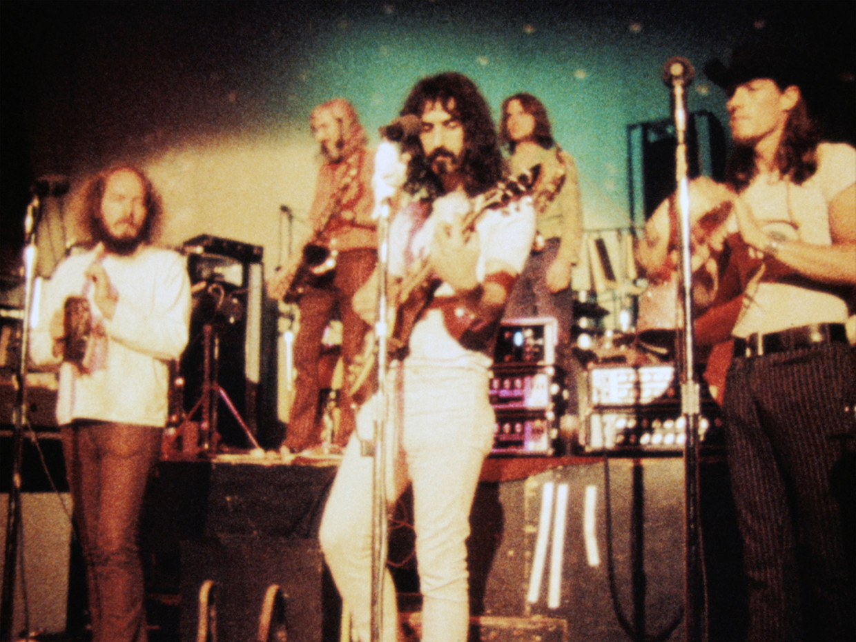 De legendarische Frank Zappa. De crowdfunding voor de Zappa-docu leverde dankzij de vele trouwe fans in een ­recordtijd 1,25 miljoen dollar op.  Beeld -