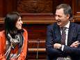 Staatssecretaris voor Begroting Alexia Bertrand (links, Open Vld) en Premier Alexander De Croo (rechts, Open Vld).