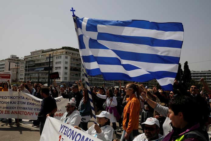 Het strenge Europese toezicht mag dan komen te vervallen, ook de Grieken zuchten onder torenhoge inflatie. In april gingen veel mensen de straat op in Athene tijdens een 24-uursstaking, om te protesteren tegen de hoge prijzen en lage lonen.