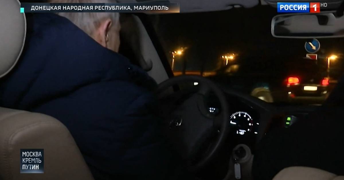 Poetin geeft toe dat hij zonder gordel door straten Marioepol reed