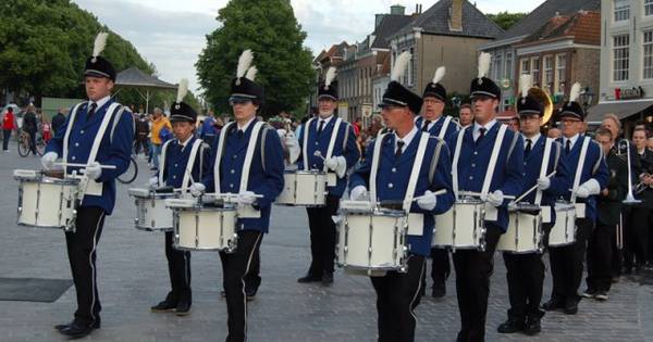 Sponsormars voor nieuwe trommels in Brouwershaven