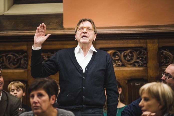 Guy Verhofstadt bij zijn eedaflegging in de Gentse gemeenteraad in januari 2019