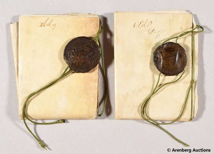 De gemeente Sint-Pieters-Leeuw kocht twee verkoopakten van het Colomakasteel aan uit 1611. De aankoop gebeurde nadat lokale heemkundigen het gemeentebestuur tipten dat de documenten te koop werden aangeboden.