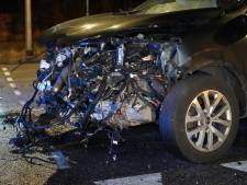 Ravage op de weg door botsing met auto’s in Dongen, twee bestuurders gewond