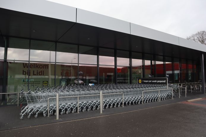 Meerdere supermarkten, waaronder filialen van de Lidl, zijn dicht door de stroomstoring.