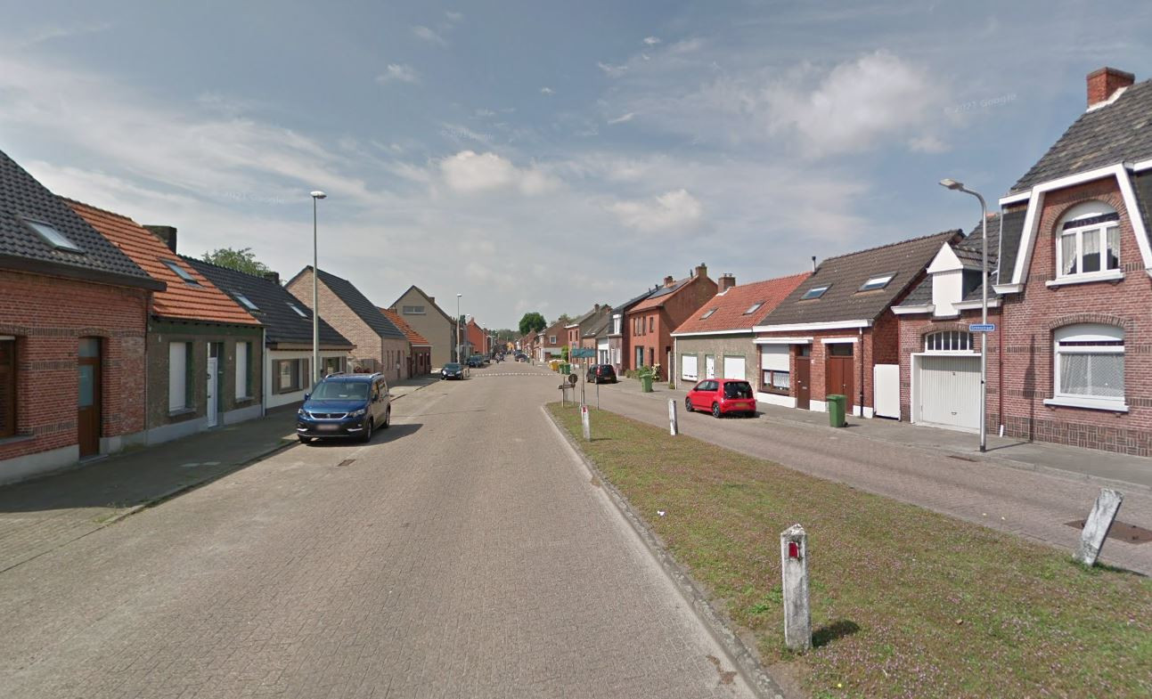 De eigenaresse van een huis in de Grensstraat in Putte is naar de rechter gestapt.