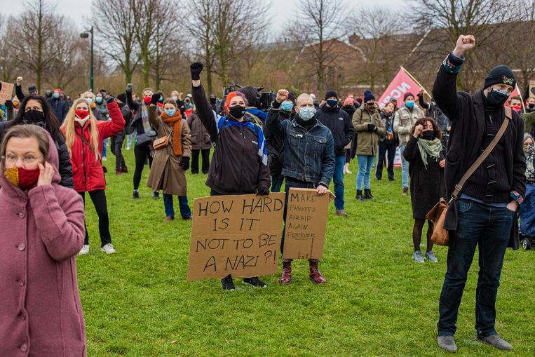 350 mensen protesteren tegen fascisme in het Westerpark: ‘Wij hebben hier een Thierry Baudet’