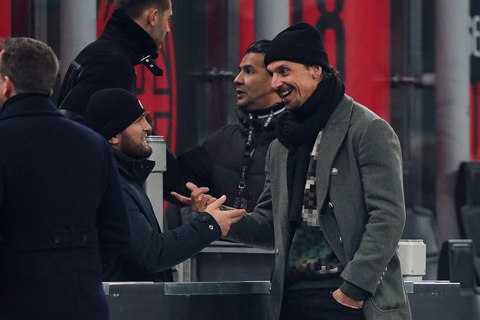 Zlatan Ibrahimovic bracht zijn ex-club AC Milan een bezoekje.