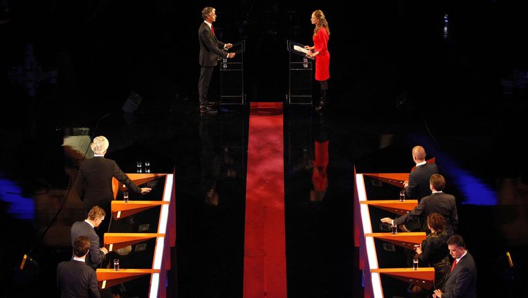 ChristenUnie-lijsttrekker Arie Slob wordt ondervraagd door Petra Grijzen tijdens het Carre-debat van RTL 4 in 2012, waarbij de lijsttrekkers van de acht grootste partijen in debat gingen. Beeld anp