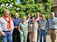 van links naar rechts: Burgemeester Hugo Maes, Open Vld-voorzitter Wim Riské, Schepen Debby Vermeiren, Voorzitter gemeenteraad Hans Cools, Fractieleider cd&v Ingrid Deschepper, Fractieleider Open Vld Bart Van Geyt, Schepen Patrick Vermeulen, Schepen Wim Van Rossen