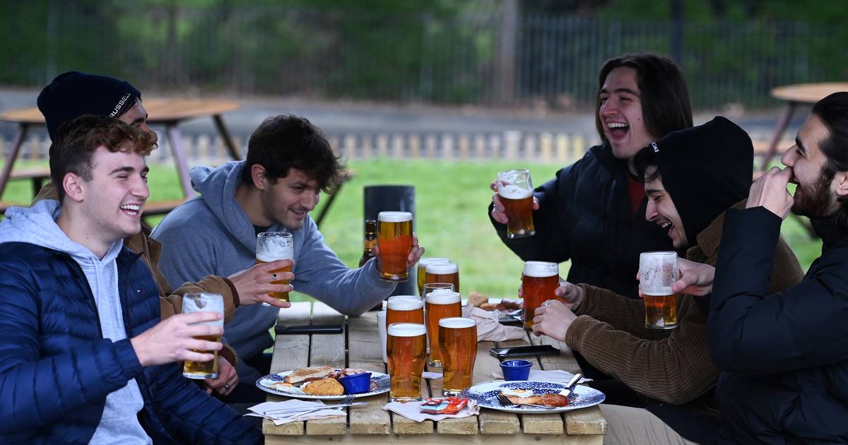 “Freedom Day” in Inghilterra e Galles: le code dei bar e dei pub riaprono prima di mezzanotte |  Notizie su Instagram VTM