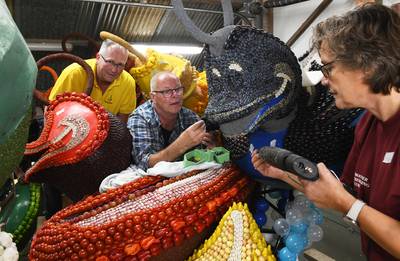 Kerk-Avezaath: afscheid van corso met traan èn opgeheven hoofd