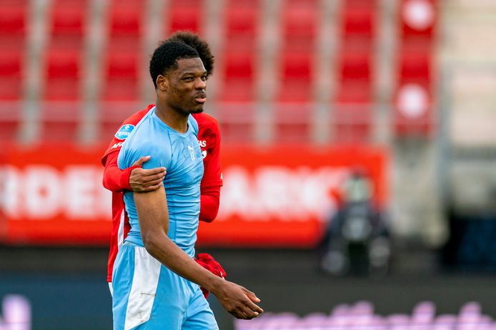 Denzel Dumfries kan zich nog steeds niet opmaken voor een transfer.