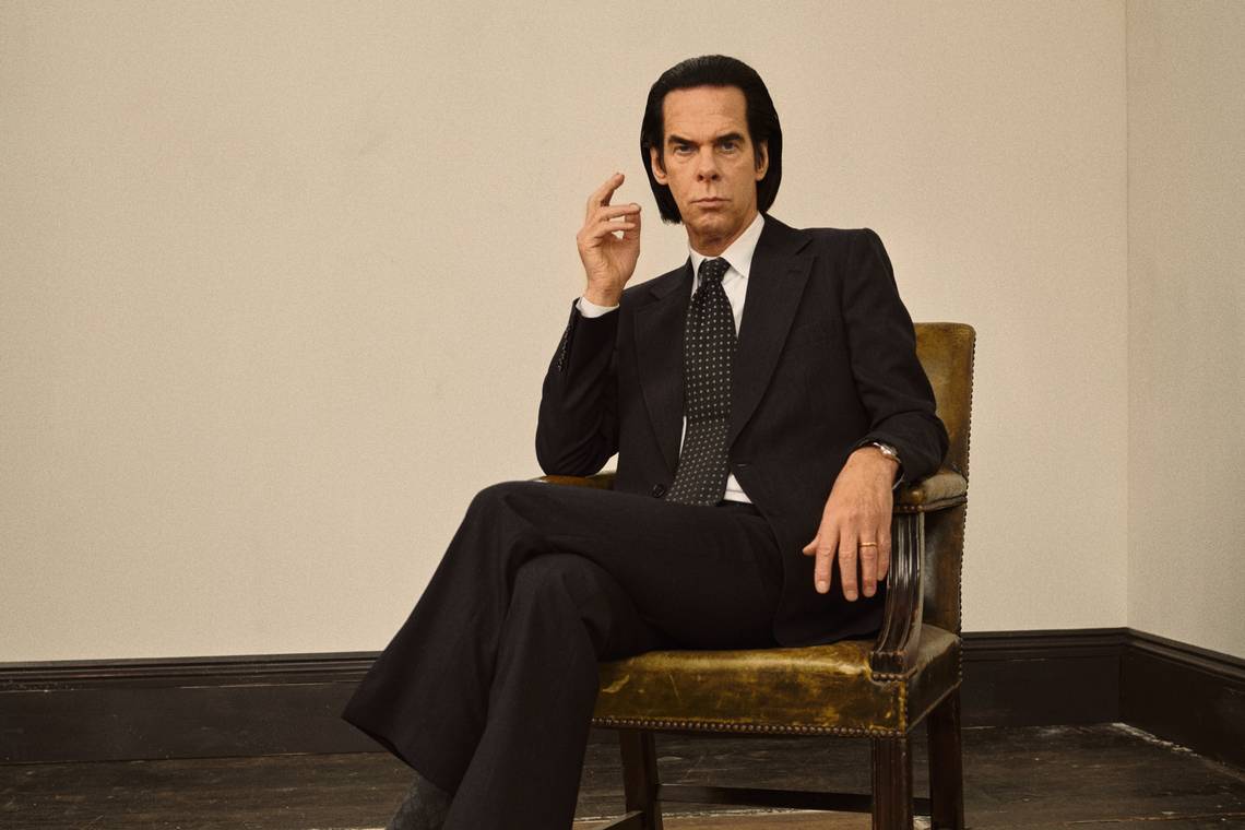 Nick Cave vindt weer vreugde na de rouw om zijn overleden zoon: ‘Ik ga naar de kerk om redenen die niets met Jezus te maken hebben’