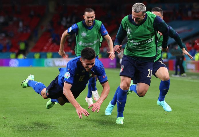 Matteo Pesina esulta 2-0 per l'Italia.