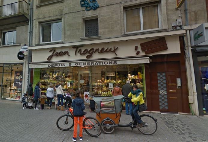 Het slachtoffer baat in de Noord-Franse stad Amiens deze chocoladewinkel uit.