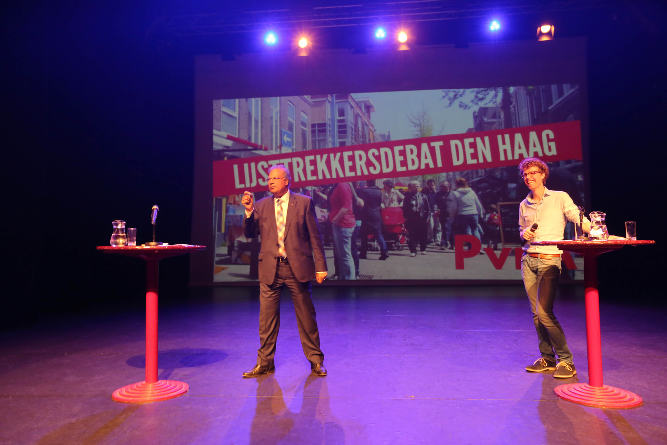 Wethouder Rabin Baldewsingh (links) en fractieleider Martijn Balster in debat om het PvdA-lijsttrekkerschap.