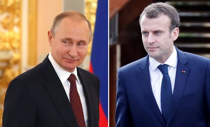 De Russische president Vladimir Poetin (L) en zijn Franse ambtgenoot Emmanuel Macron (R).