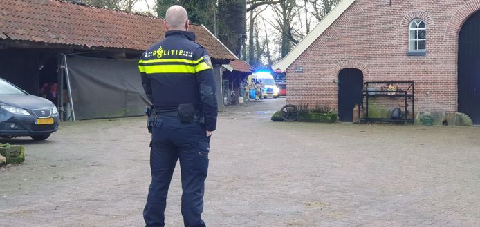 De hulpdiensten zijn massaal uitgerukt voor een incident aan de Nijhuisbinnenweg in Hengelo