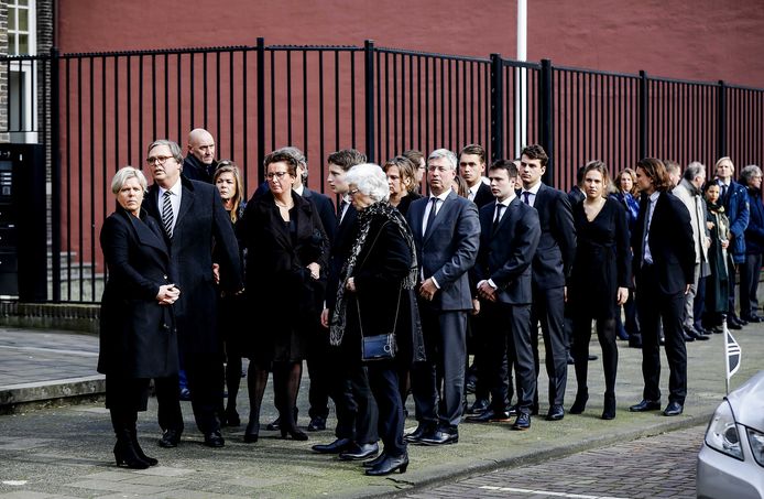 Genodigden voorafgaand aan de herdenkingsdienst voor de overleden oud-premier Ruud Lubbers in de Laurentius en Elisabeth Kathedraal.
