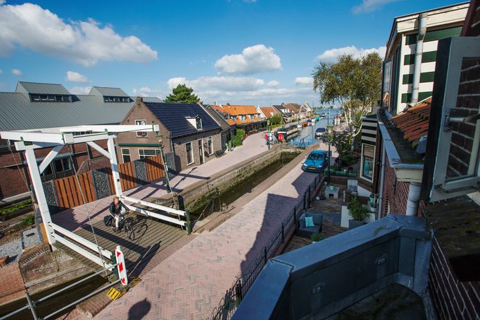 De sluis bij het Veensegat in Roelofarendsveen werkt nu alleen even 'op spierkracht'.