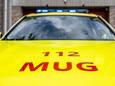 Bestuurder (24) gewond bij botsing tegen paal