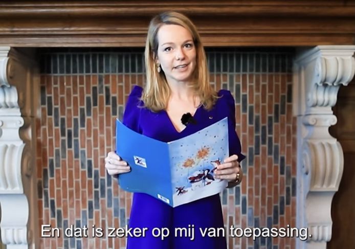 Kersvers burgemeester Sanne Van Looy leest haar nieuwjaarsbrief voor Malle
