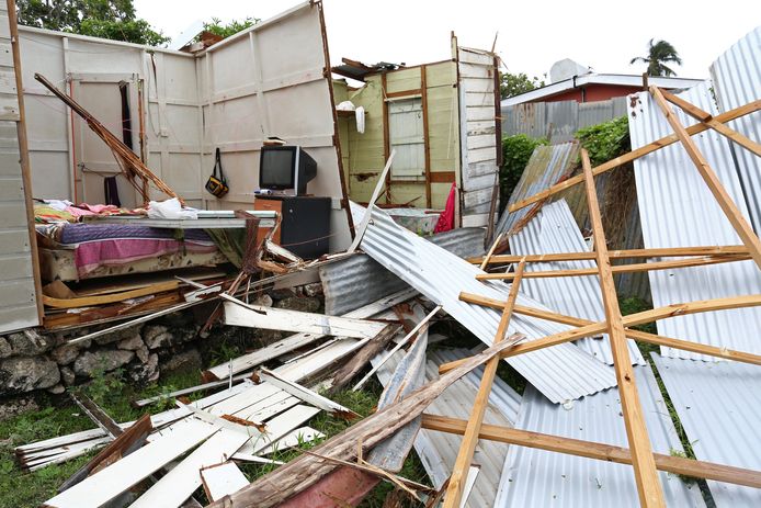 De tropische storm veroorzaakte zaterdag de meeste schade op Barbados. Daar kampen meer dan 1.100 mensen met beschadigde woningen. In totaal zouden zo’n 62 huizen volledig vernield zijn door Elsa.