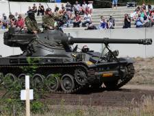 Marijke (43) zou wel een rondje met een tank willen rijden: ‘Ik bood geld, maar daar gingen ze niet op in’