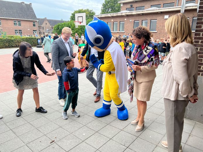 Diest stelt High-Five-project met superheld voor: “Een slimme oplossing ...