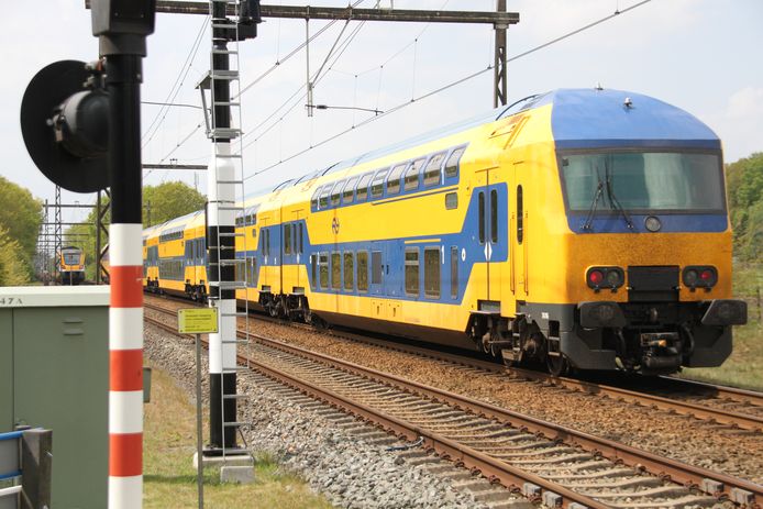 Foto ter illustratie: een trein op het traject Deventer-Almelo.
