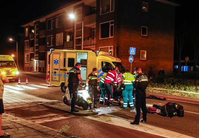 Een scooterrijder is woensdagavond 22 april 2020 gewond geraakt bij een ongeval op de Rembrandtlaan in Sliedrecht.
