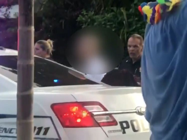 Automobilist rijdt in op toeschouwers Pride-parade in Florida