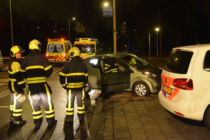 Twee gewonden bij botsing op Bezuidenhoutseweg | Den Haag | AD.nl