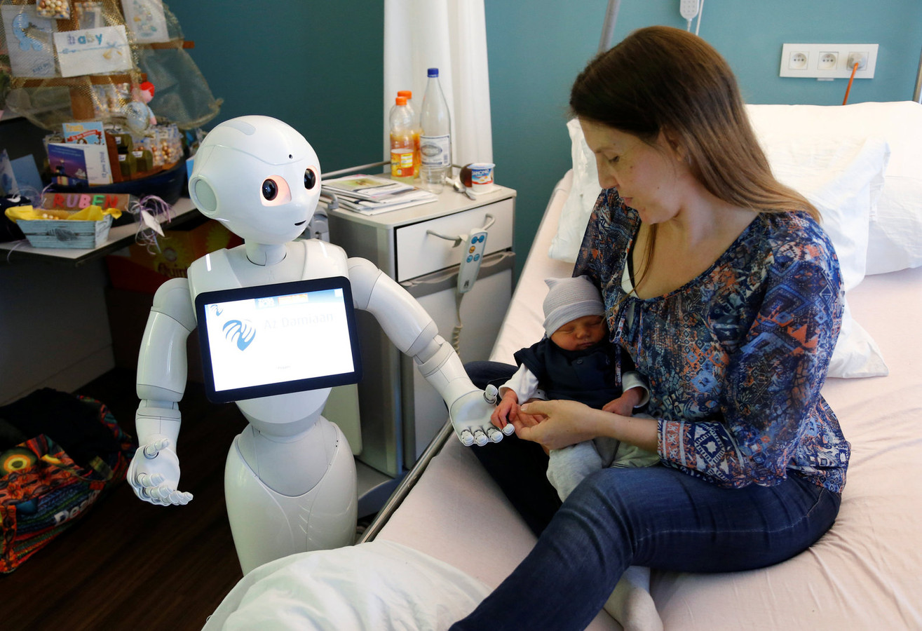 Роботов есть мозги. Xiaoyi – китайский робот-врач. Роботы помощники в медицине. Робот медик. Робот медсестра.