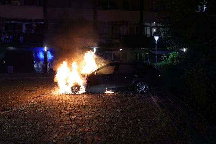 Daarom Aardappelen anker Autobrand in Eindhoven, brandstichting niet uitgesloten | Eindhoven | AD.nl
