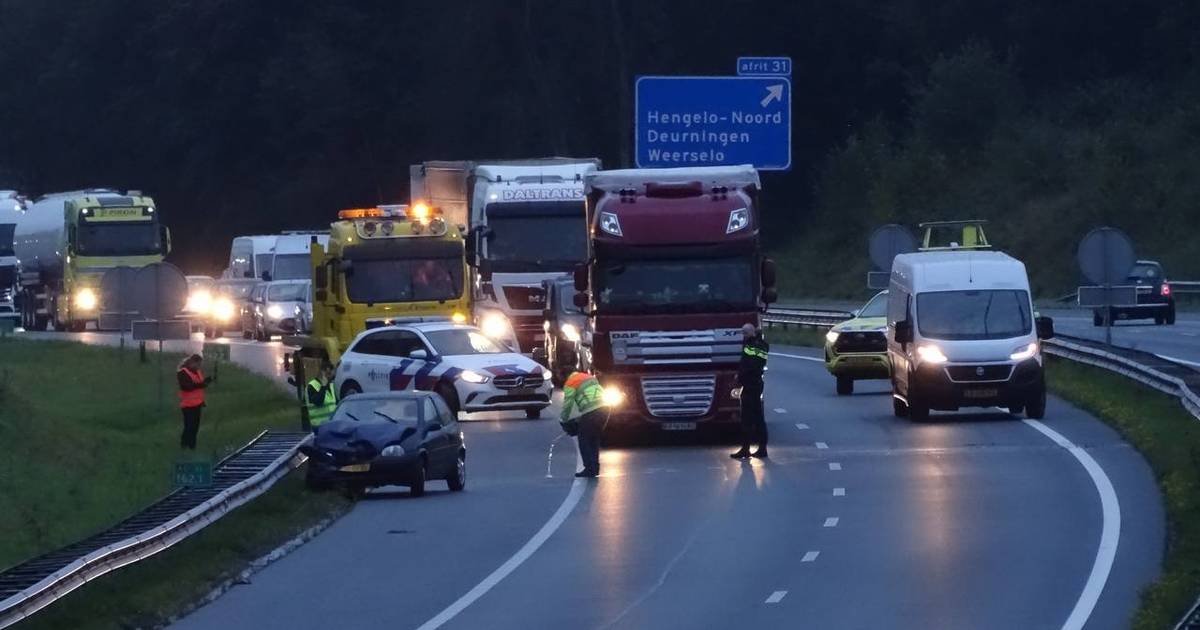 Lange file op A1 tussen Oldenzaal en Hengelo door ongeluk, ook elders raak in drukke ochtendspits.