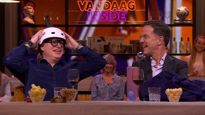 Een dildohelm aanbieden aan de premier? Ondenkbaar in het buitenland