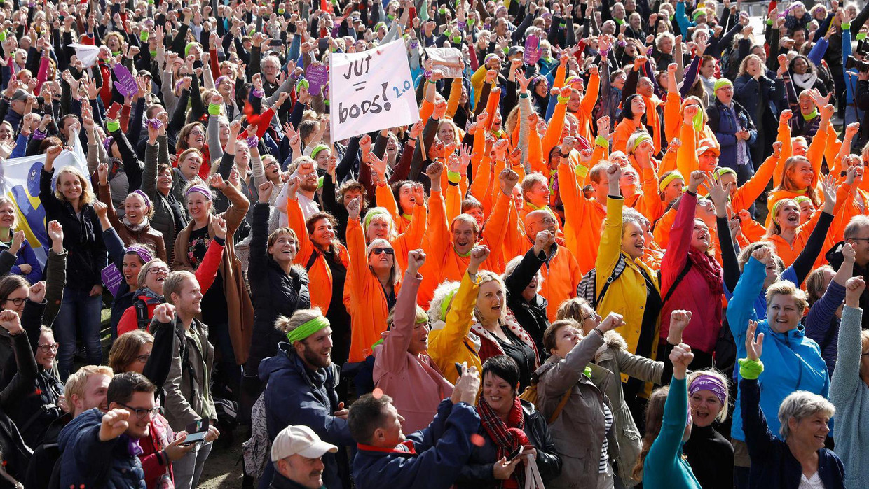 Stakende basisschoolleraren in oktober in het Zuiderpark. Beeld anp