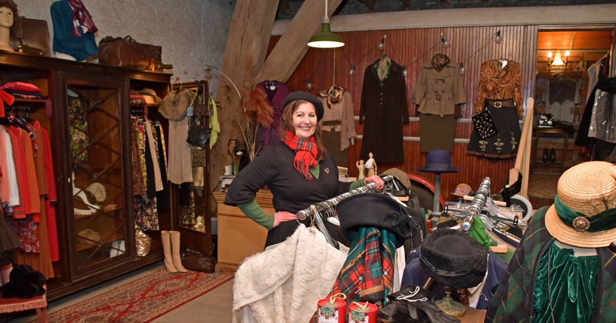 In Walsoorden kun je vintage kleding shoppen tussen de oldtimers, in een historische schuur | Zeelan